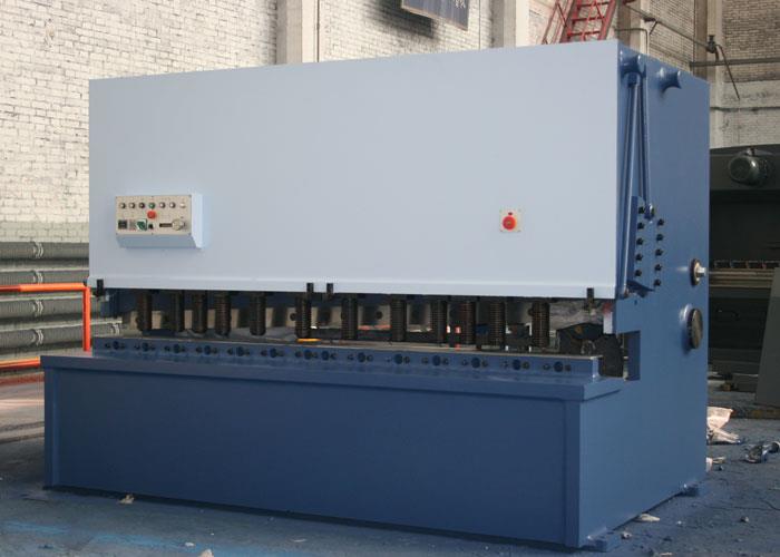 四辊液压卷板机-高精度卷圆设备-杏彩体育科技有限公司